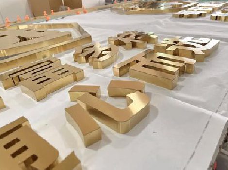 永平拉丝不锈钢字的特点。